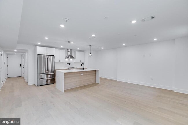 Building Photo - 705 S 19th St