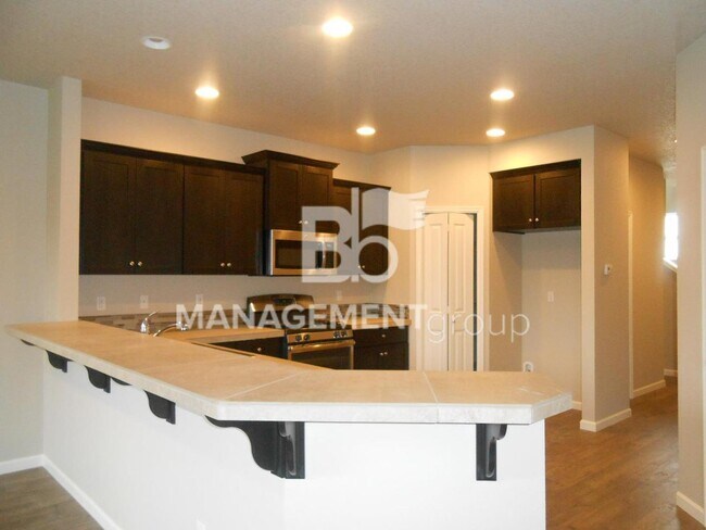 Foto del edificio - Newer NW Portland/Bethany Home Located In Abby Creek!