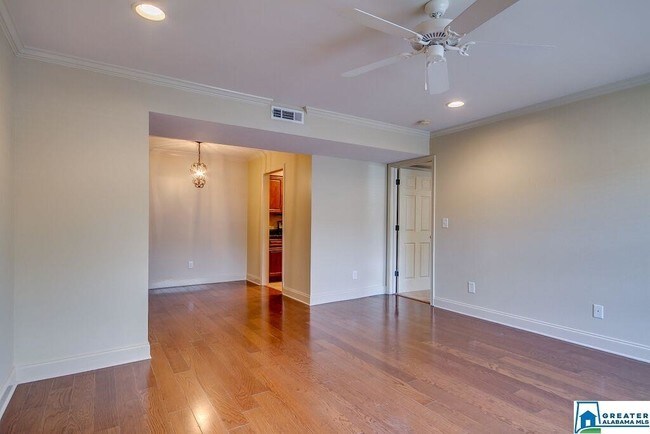 Building Photo - 210 15th St E