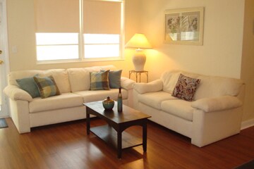 Living room - 7510 Carlyle Ave