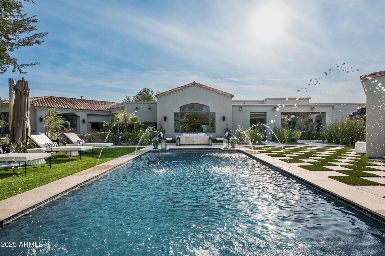 Foto principal - 9290 E Thompson Peak Pkwy