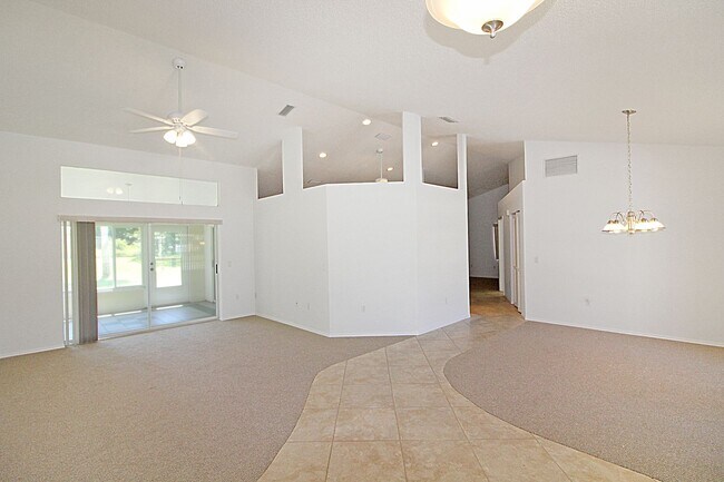Foto del edificio - Lakes of Jacaranda Annual Home for Rent