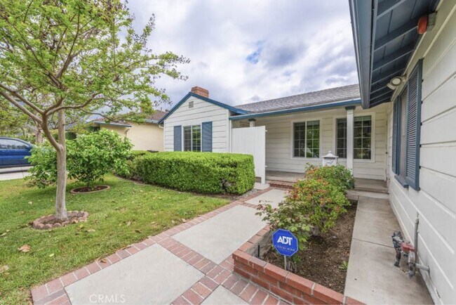 Foto del edificio - 506 San Luis Rey Rd