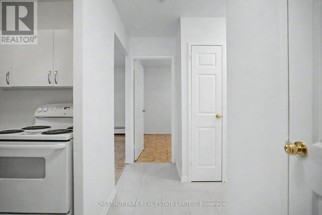 Building Photo - 888 Glen St