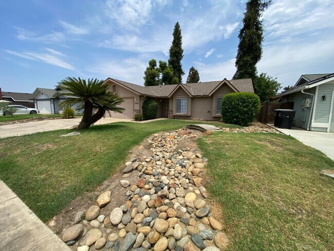 Foto del edificio - Southeast Visalia home available now!