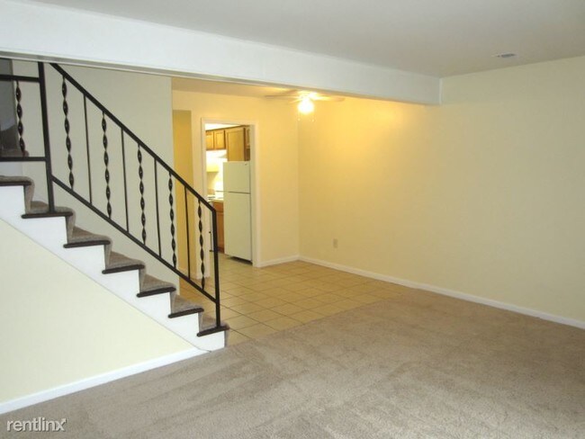 Building Photo - 2 br, 1 bath Townhome - 5596 Ironwood Ct.