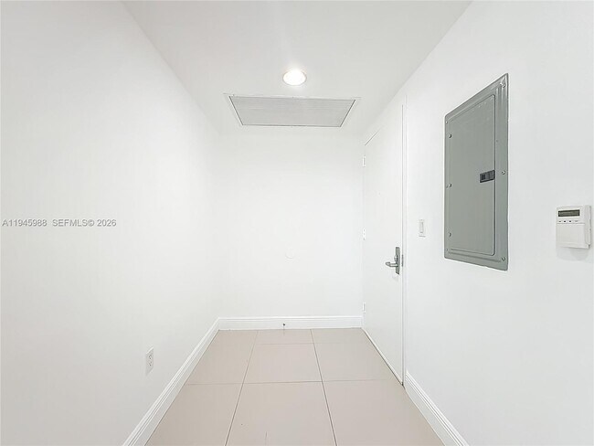 Foto del edificio - 475 Brickell Ave