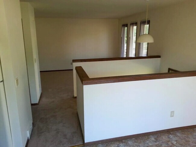 Building Photo - 1301 S Thompson Dr