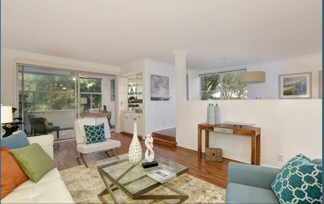 Living room - 14144 Dickens St