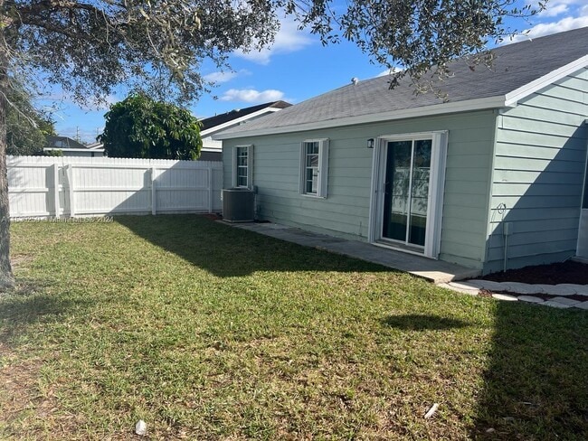Building Photo - 11163 Sacco Dr