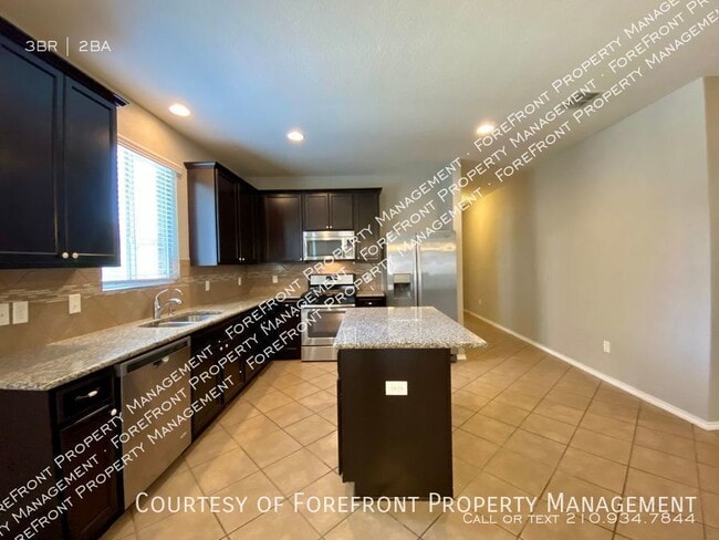 Building Photo - Beautiful 3 bedroom 2 bath home located in...