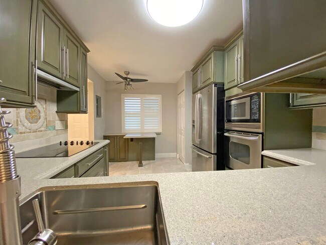 Building Photo - 7185 Huntington Ln