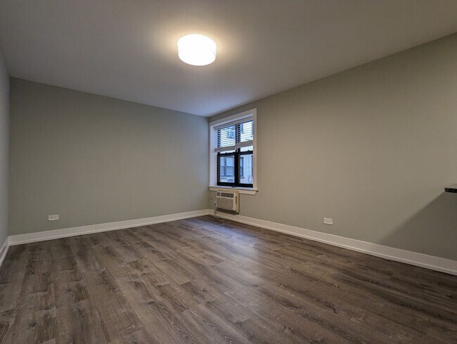Foto del edificio - 445 W Barry Ave
