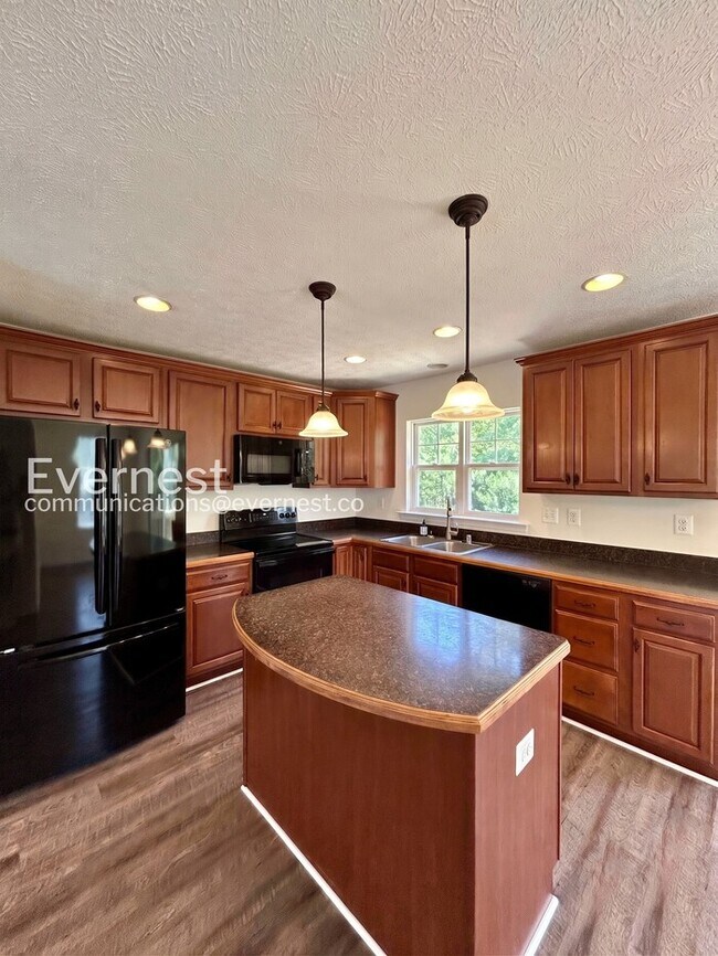 Foto del edificio - 3 Bed/2.5 Bath Townhome with Garage / Available Now!
