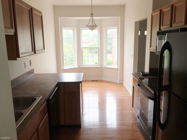 Building Photo - 1236 University Dr