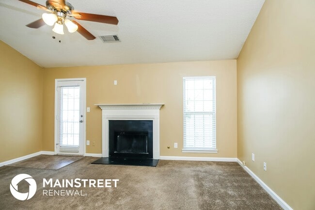 Building Photo - 5081 Meadow Trce