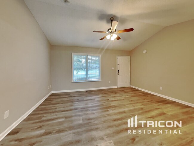 Building Photo - 139 Creekside Dr