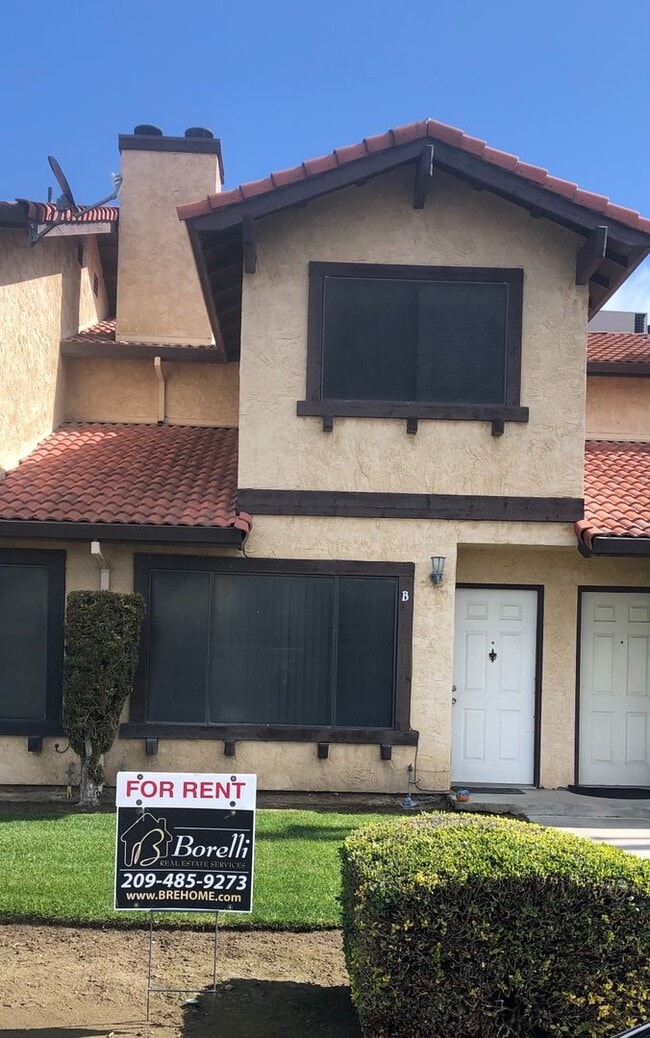 Building Photo - 1501 Racquet Club Dr