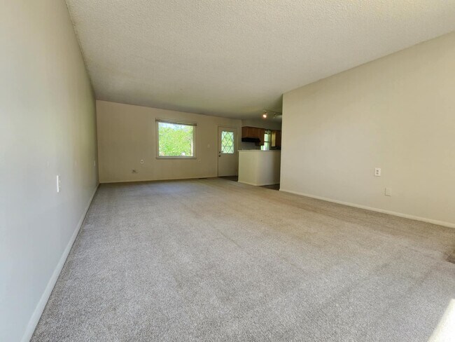 Building Photo - 7939 E Cree Lake Dr S
