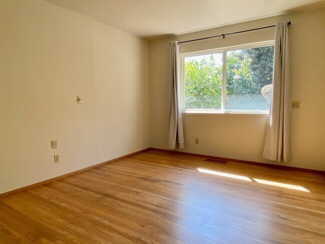 Foto del edificio - 812 Hermiston Dr