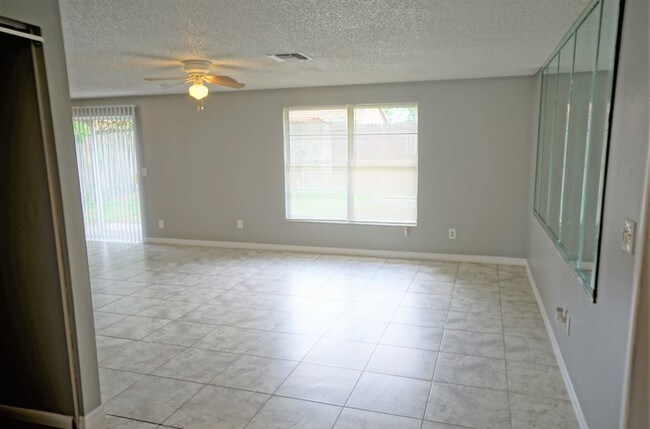 Building Photo - 3-Bed, 2-Bath, 1-Car Garage in Northdale