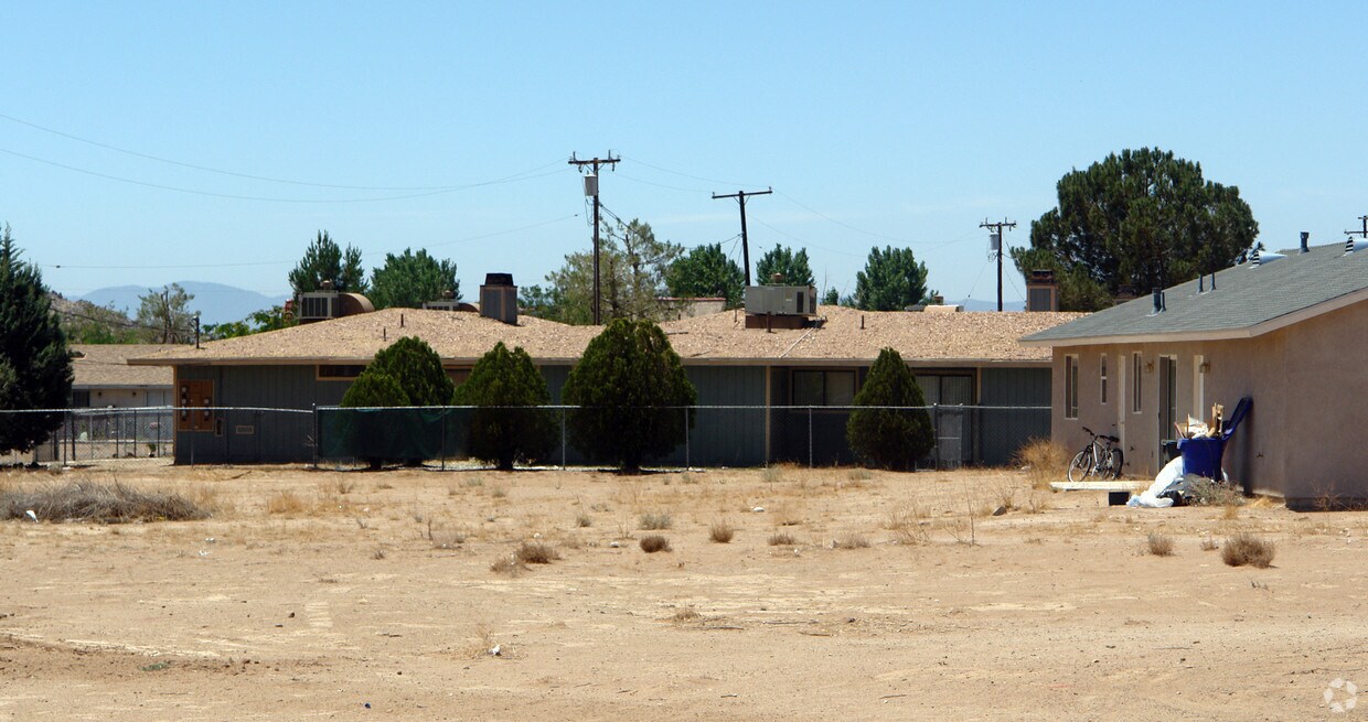 Building Photo - 15861 Serrano Rd
