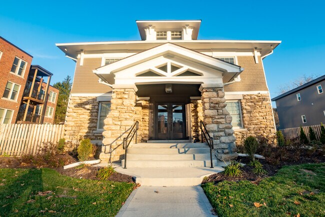 Building Photo - 3521 Gillham Rd