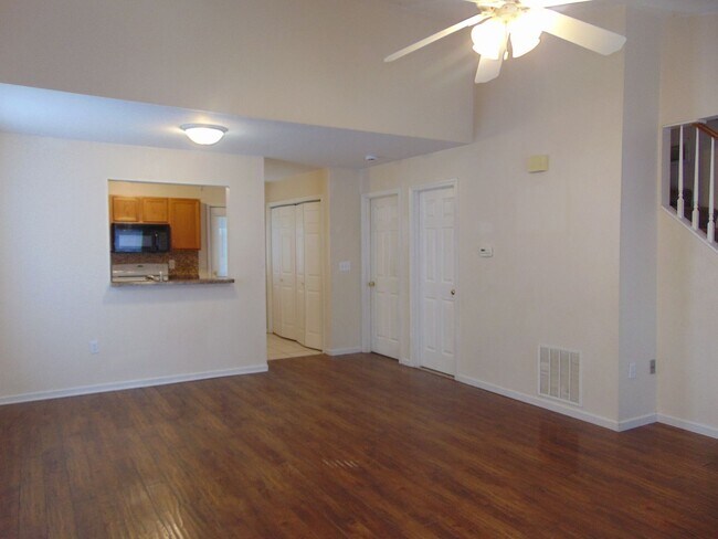 Foto del edificio - Nice 3 Bed 2 Bath Duplex In Valley Creek!