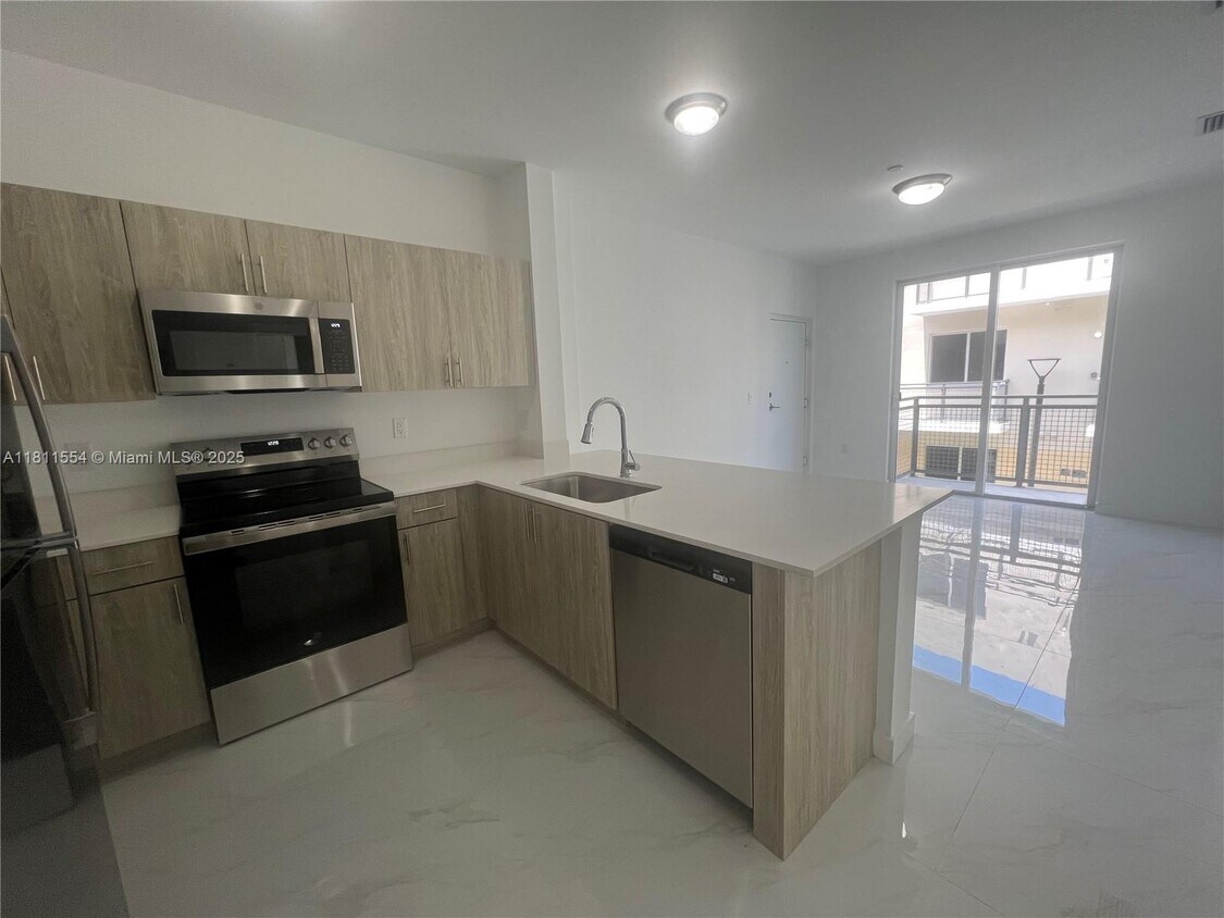 Foto principal - 1010 SW 69th Ave
