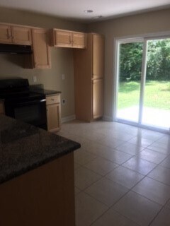 Foto del edificio - COMING SOON: Charming Newer Construction 3...