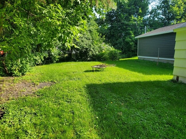 Building Photo - 618 10th Ave S