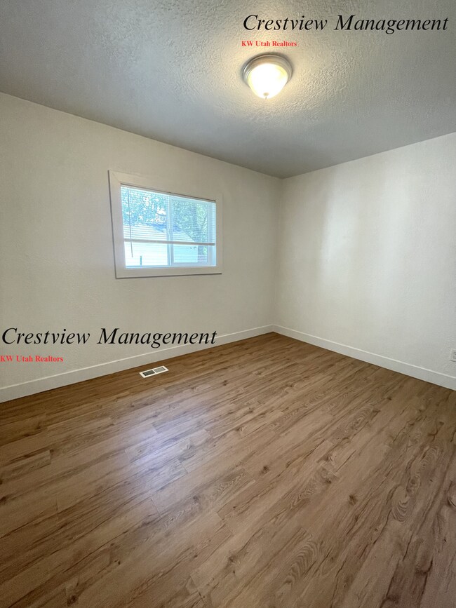 Building Photo - Lambourne Duplex