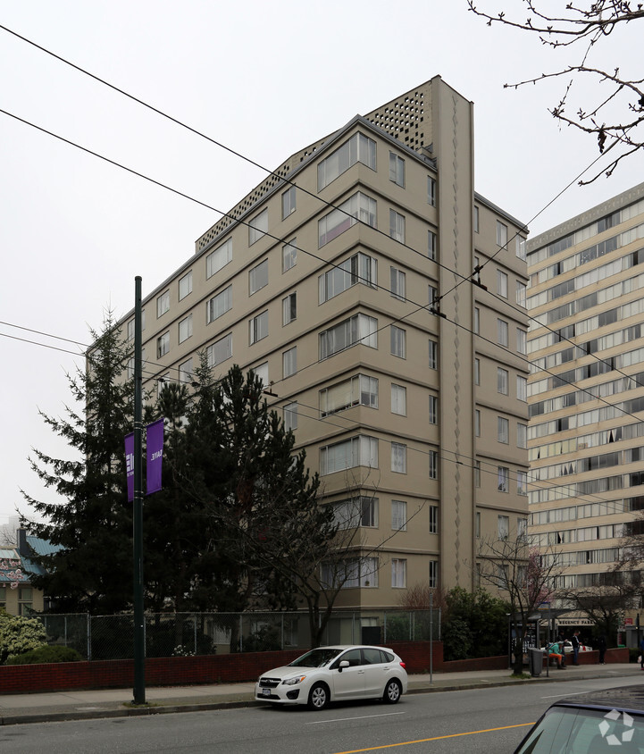 Photo du bâtiment - Maple Apartments