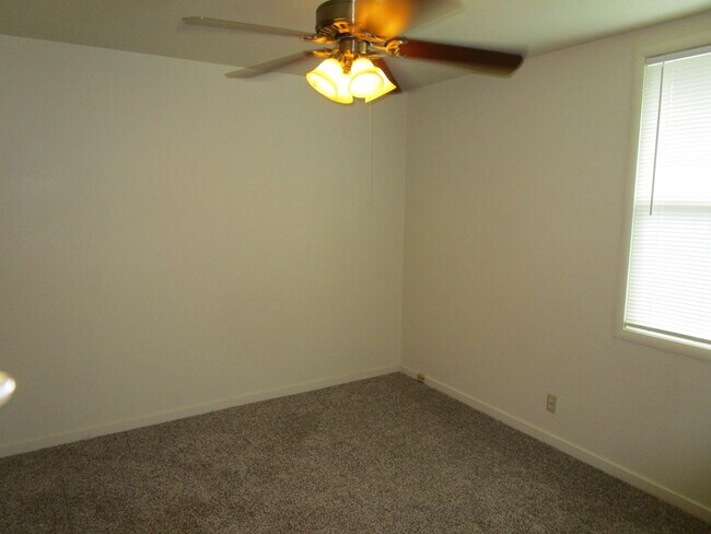 Building Photo - 319a