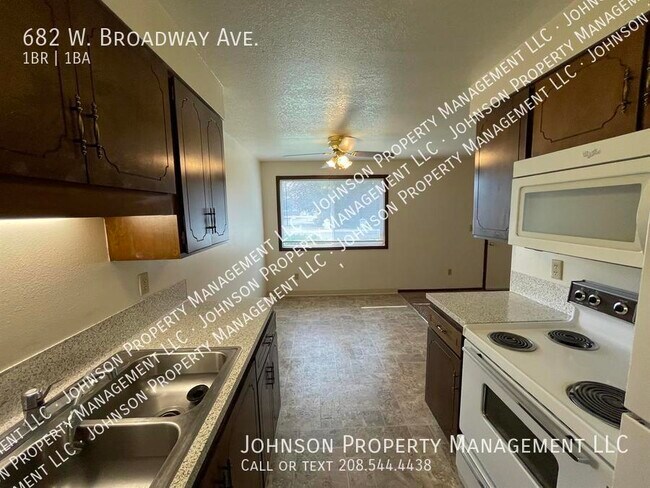 Foto del edificio - 682 W Broadway Ave