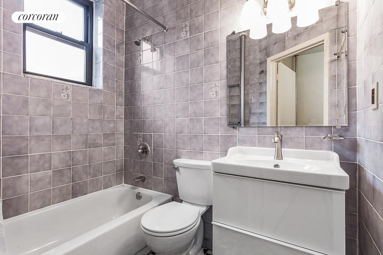 Foto del edificio - 323 E 89th St