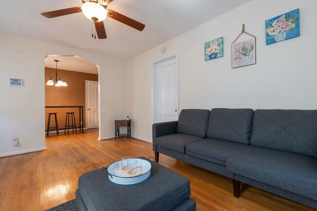 Foto del edificio - MOVE IN READY 4 Bedroom in the Heart of Po...