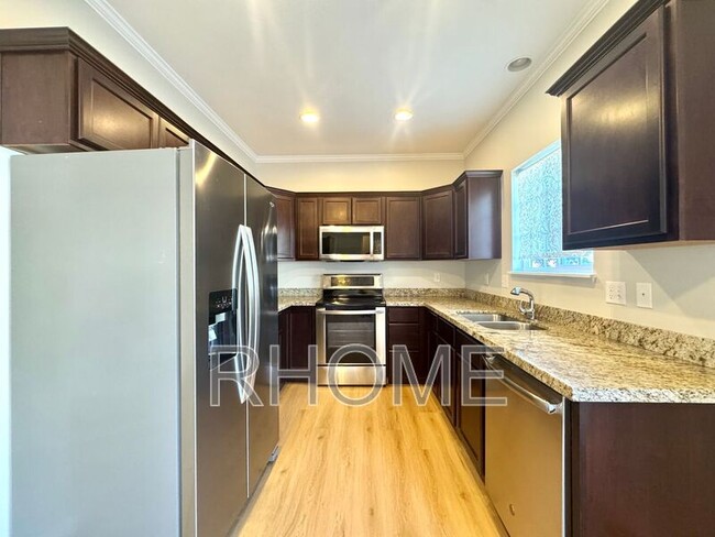 Building Photo - 13567 Florenza Way