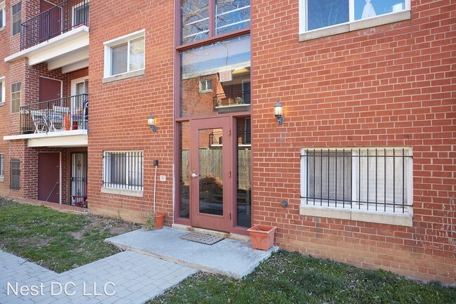 Building Photo - 1386 Bryant St NE