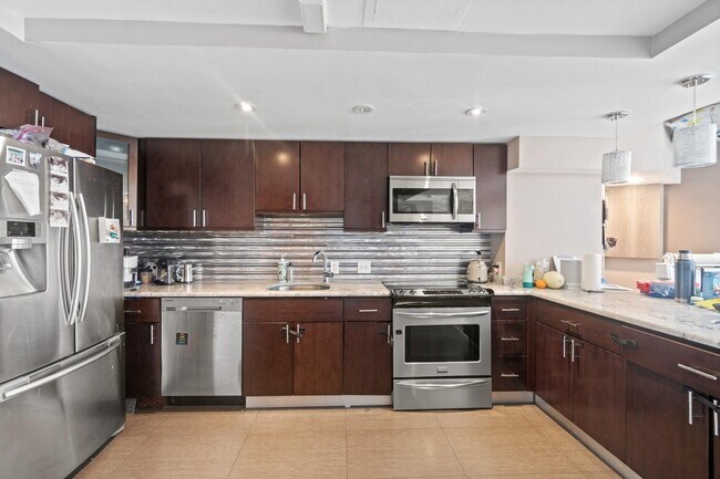Foto del edificio - 1099 22nd St NW