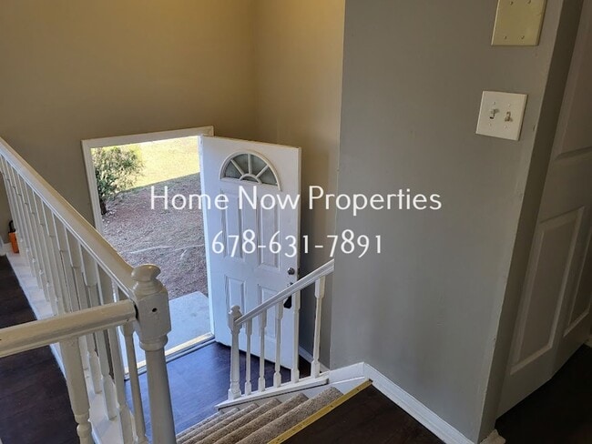 Building Photo - Beautiful 5 bedroom/3 bath in Stone Mountain!