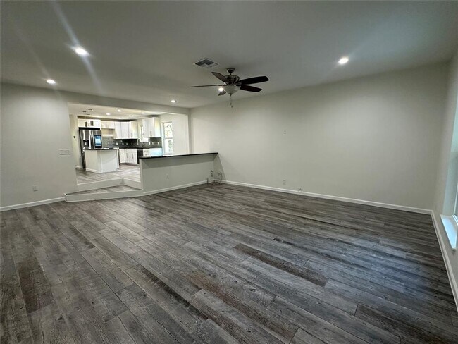 Building Photo - 908 Plateau Cir