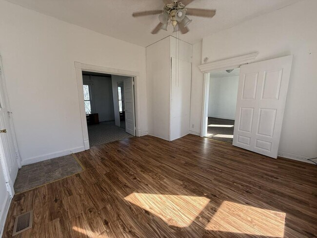 Foto del edificio - 211 W Main St