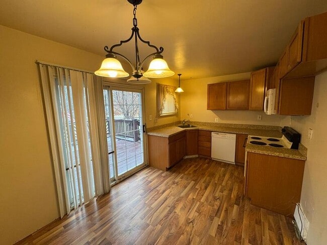 Foto del edificio - 11478 Engleman Rd