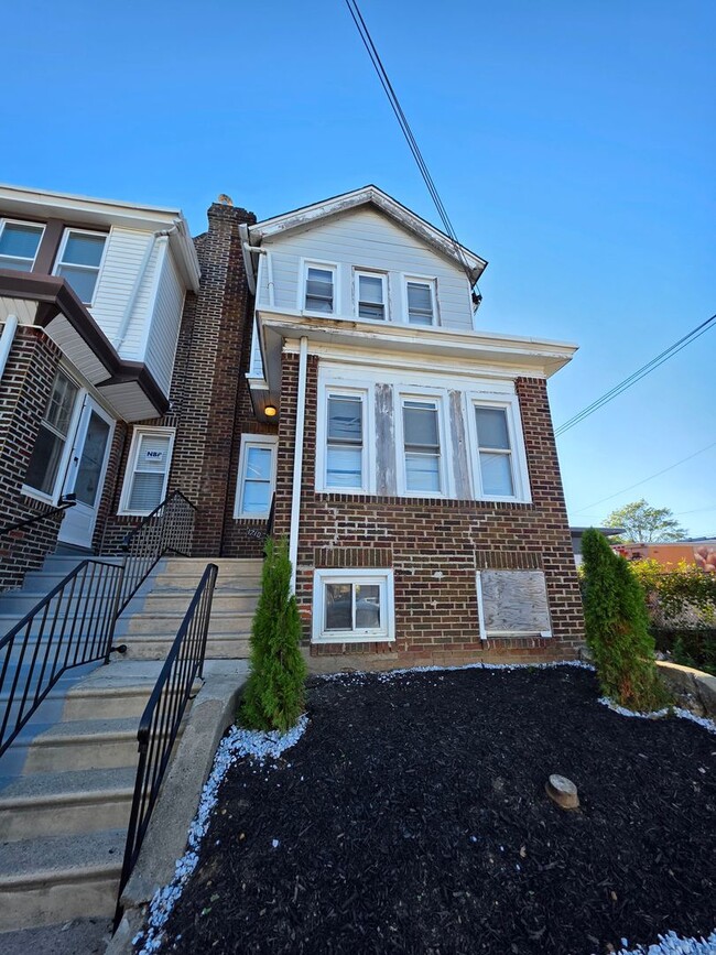 Building Photo - 1710 S 53rd St