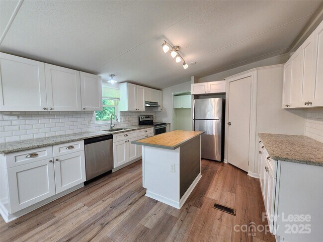 Foto del edificio - 1225 Bostwood Ln