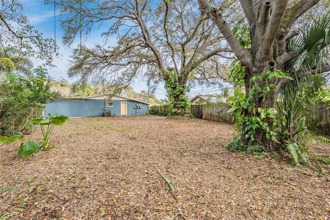 Foto del edificio - 5475 70th Ln N