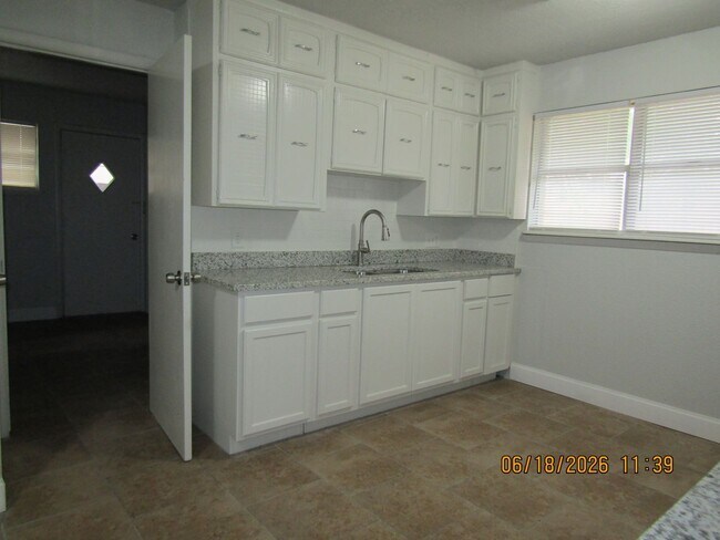 Foto del edificio - 1202 NW Lake Ave