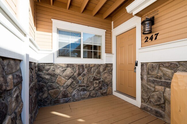 Building Photo - Pelican Bay Townhome for Rent!