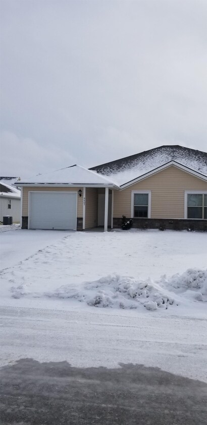 Primary Photo - 9407 N Robinhood Ave